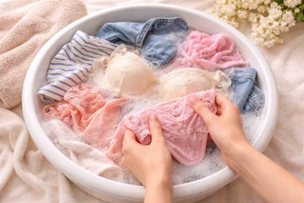 Giặt chung đồ lót với quần áo khác
